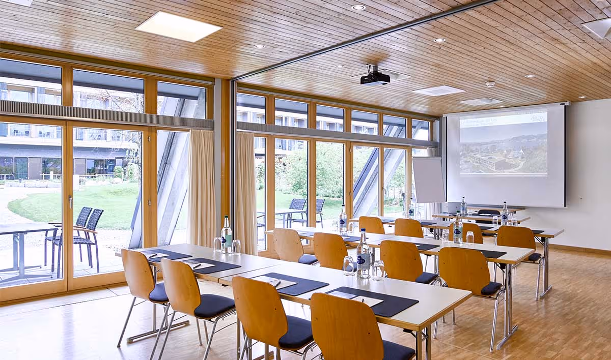 Seminar room Niesen with seating for seminars
