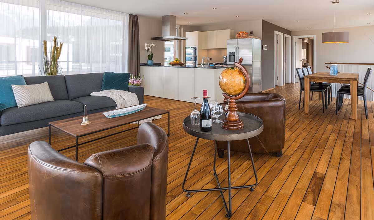 Living area with kitchen and dining table in one of the Lake Villas on Lake Thun