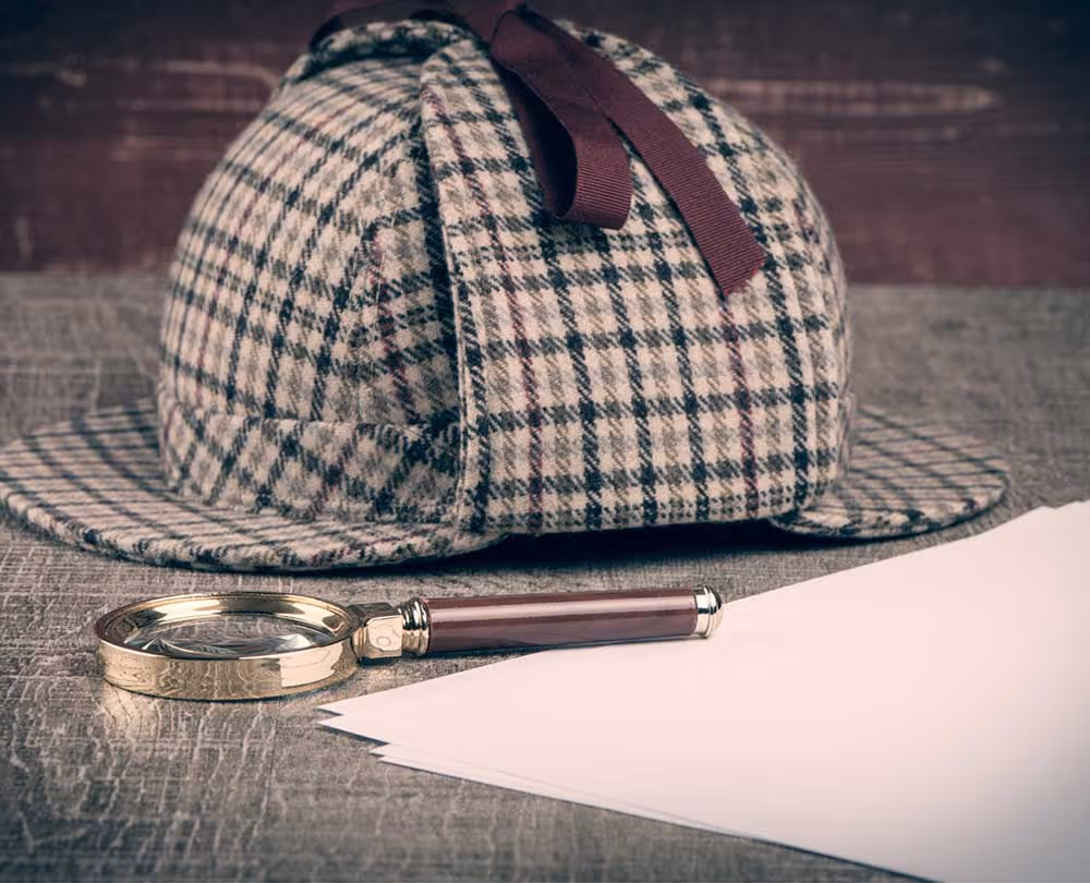 Sherlock Holms cap with magnifying glass
