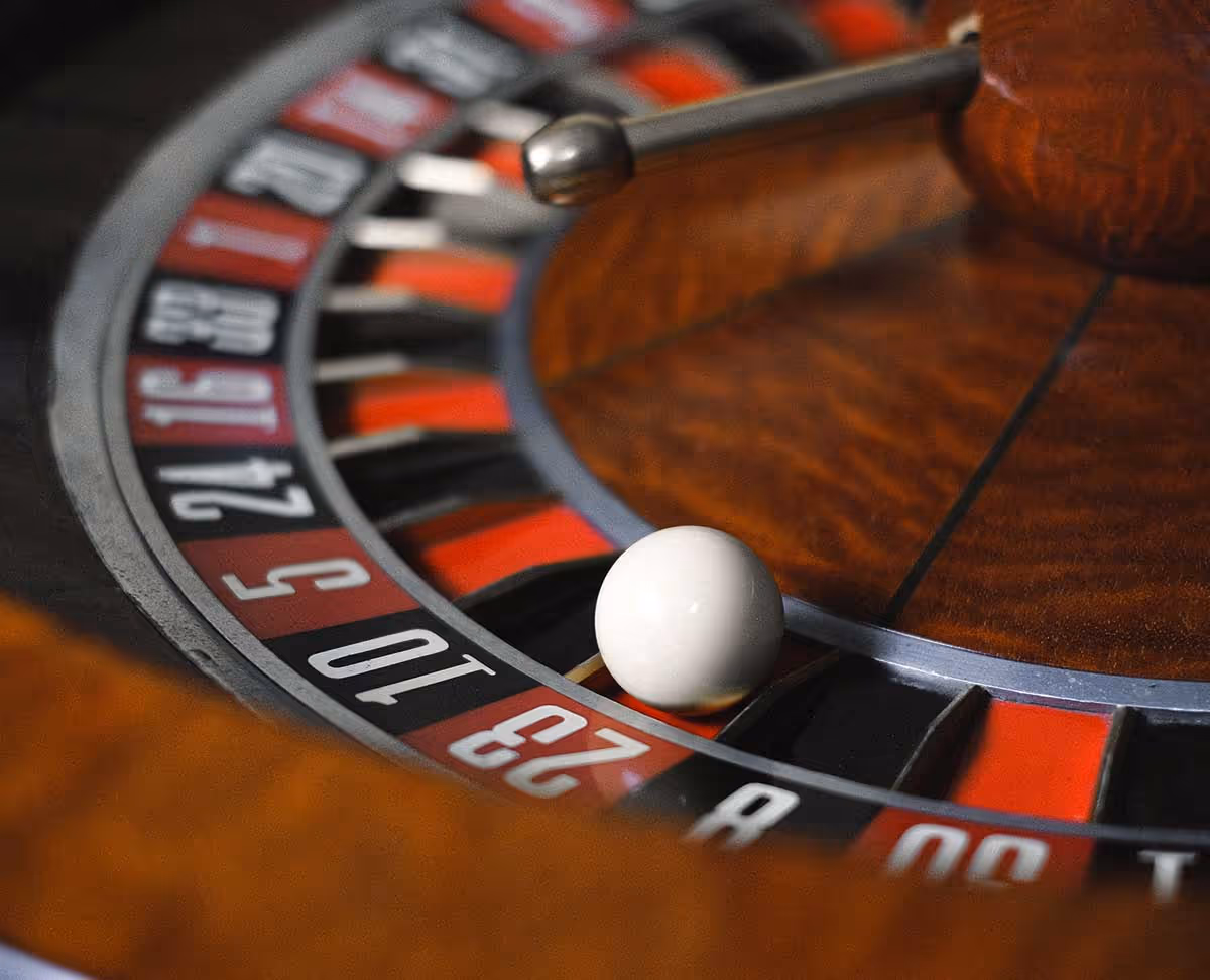 Roulet with a white ball symbolizes the casino feeling on Lake Thun