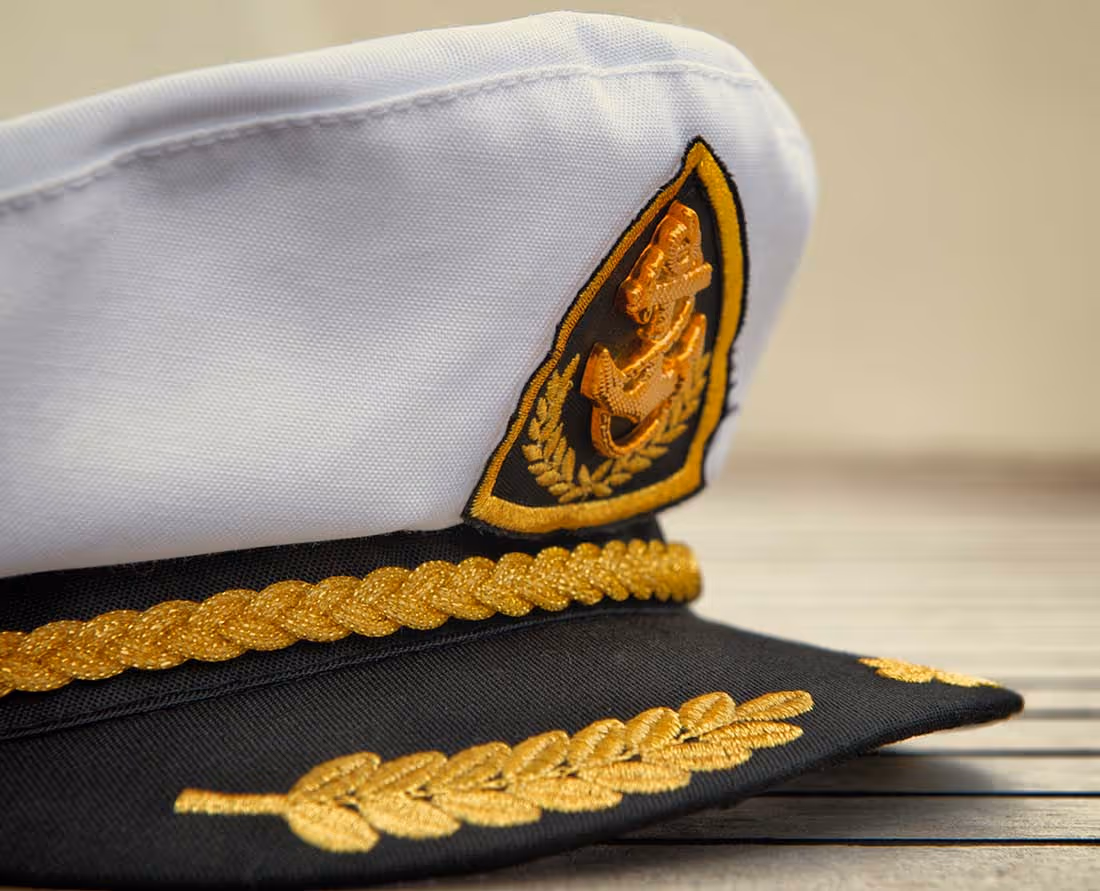 Captain's cap as a symbol for a captain's dinner on Lake Thun
