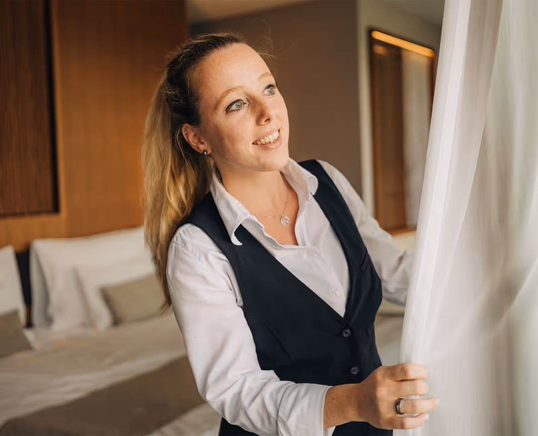 Room cleaning employee at the Deltapark Vitalresort