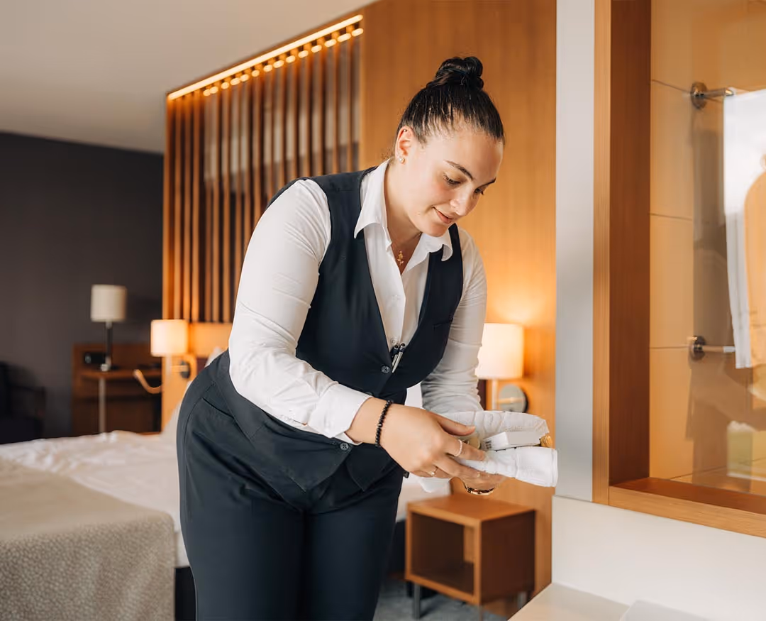 Housekeeping employee prepares the room for the guest at the Deltapark Vitalresort