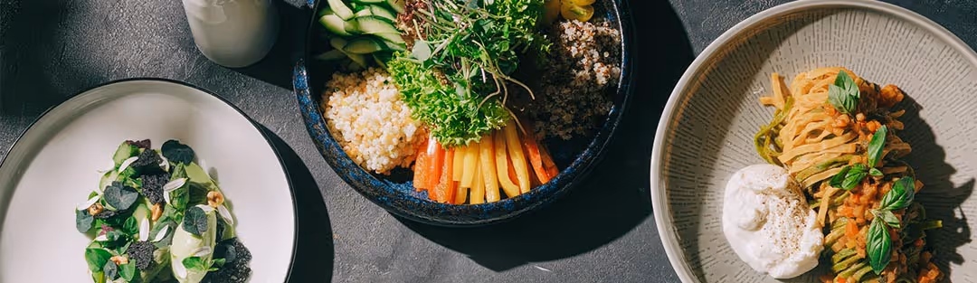 Verschiedene Gerichte des Restaurant im Deltapark Vitalresort