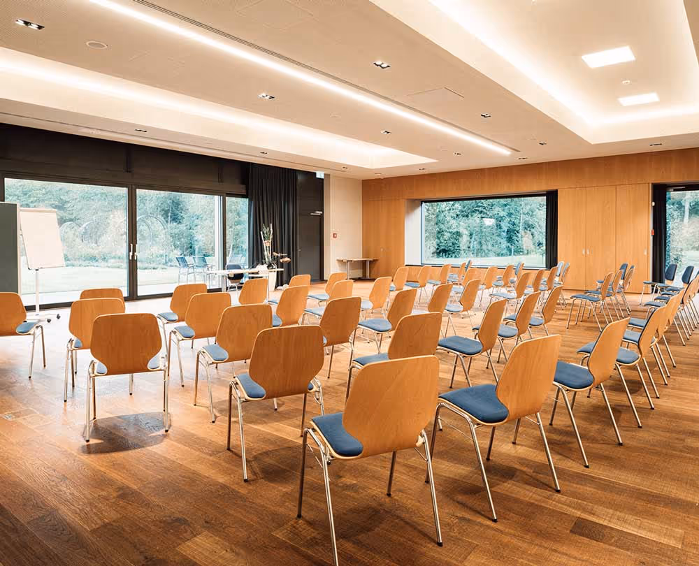 Seminar room in the Deltapark Vitalresort with seating