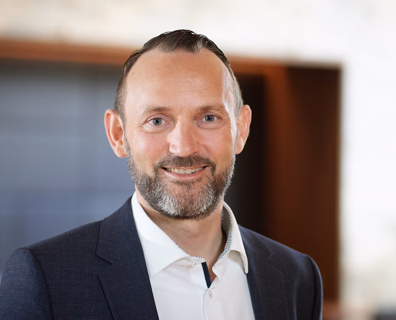 Portrait von Kevin Furrer, Direktor des Deltapark Vitalresort