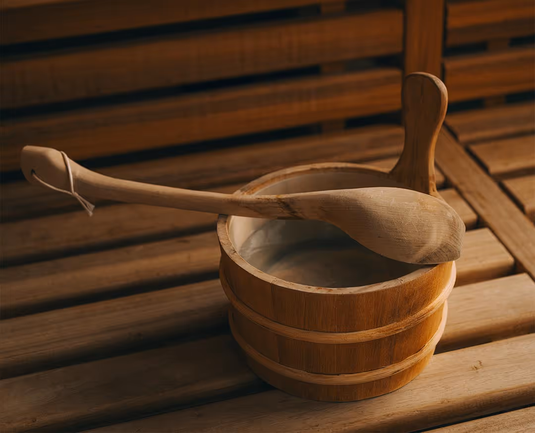 Sauna with a bucket of water as a symbol of benefits for Hauenstein Hotels employees