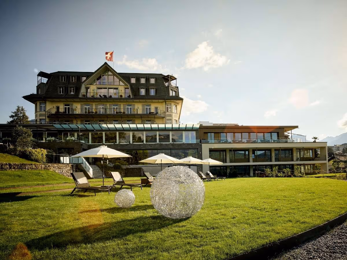 Belvédère Strandhotel avec parc au bord du lac de Thoune