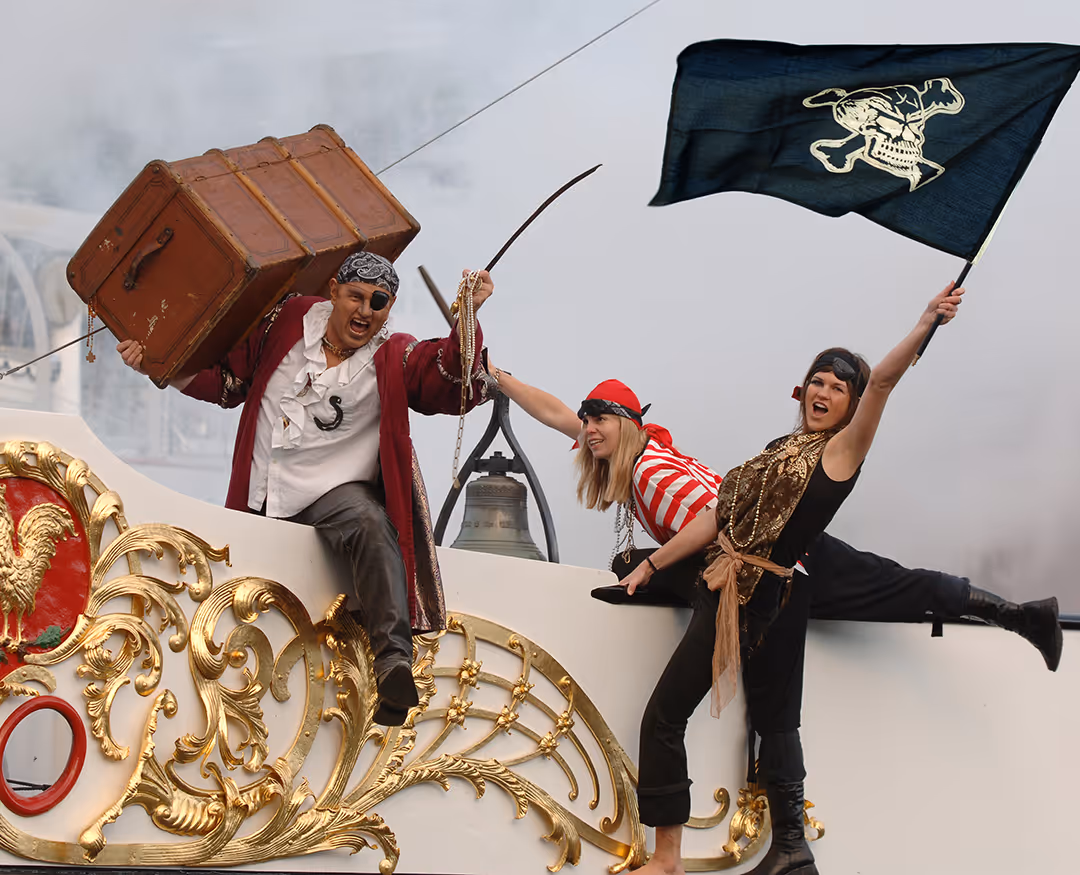 Pirate raid on the lake at the Deltapark Vitalresort