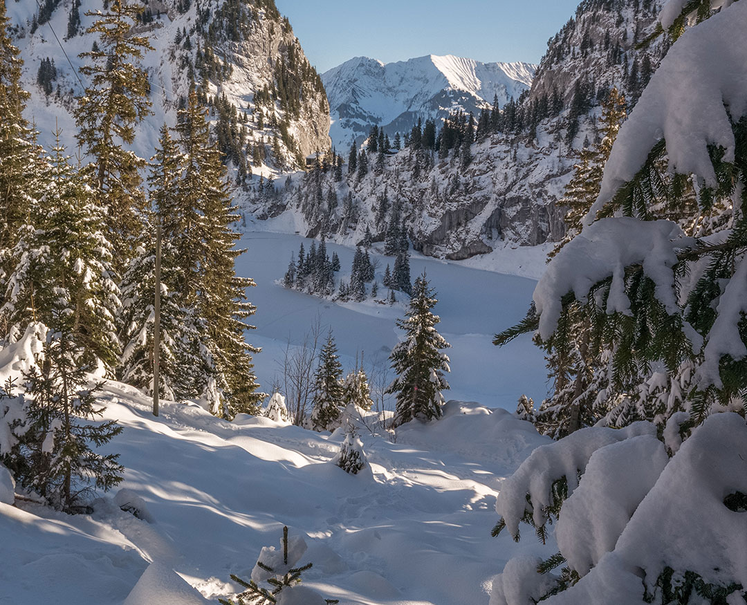 Le Stockhorn recouvert de neige en hiver