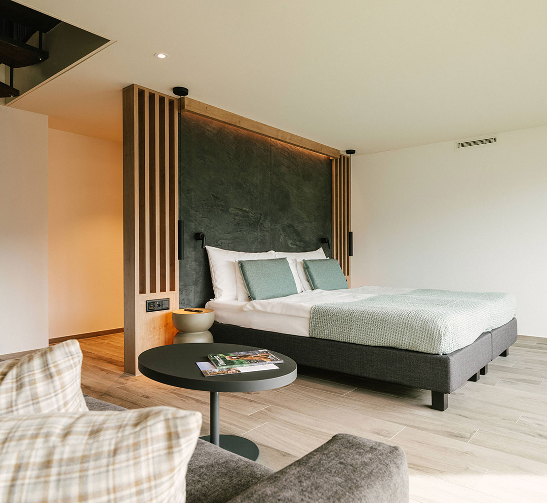 Sleeping area with double bed in the Wellness Suite Alpine