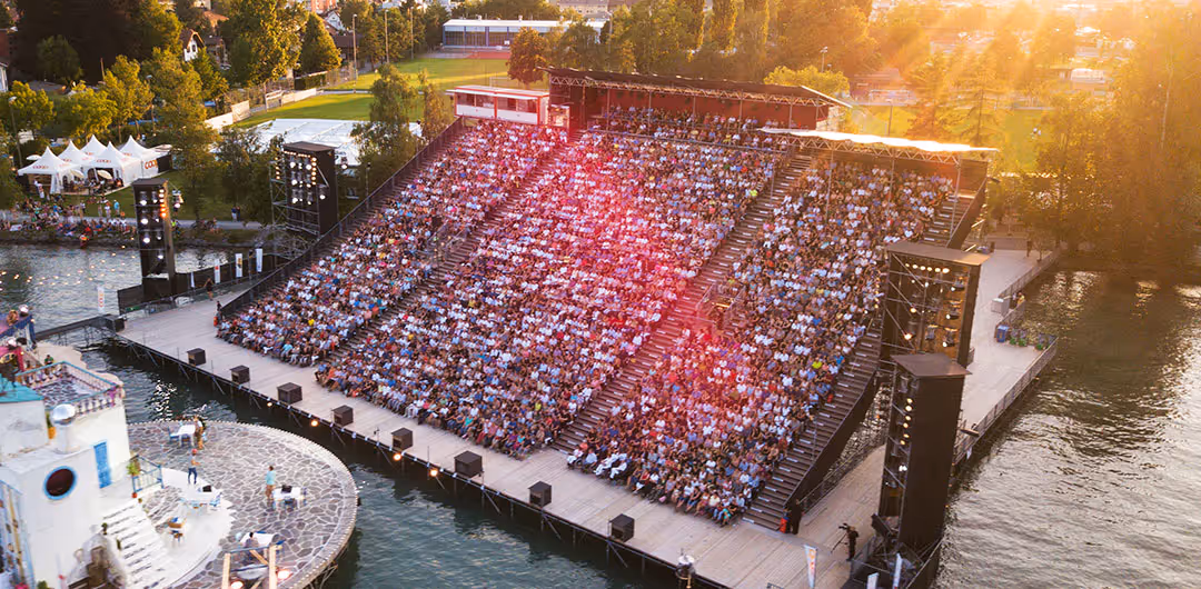 Stage of the Thunerseespiele with audience