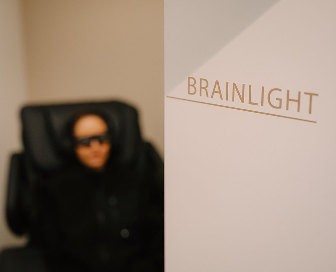 Touchless Treatment in the brainLight massage chair