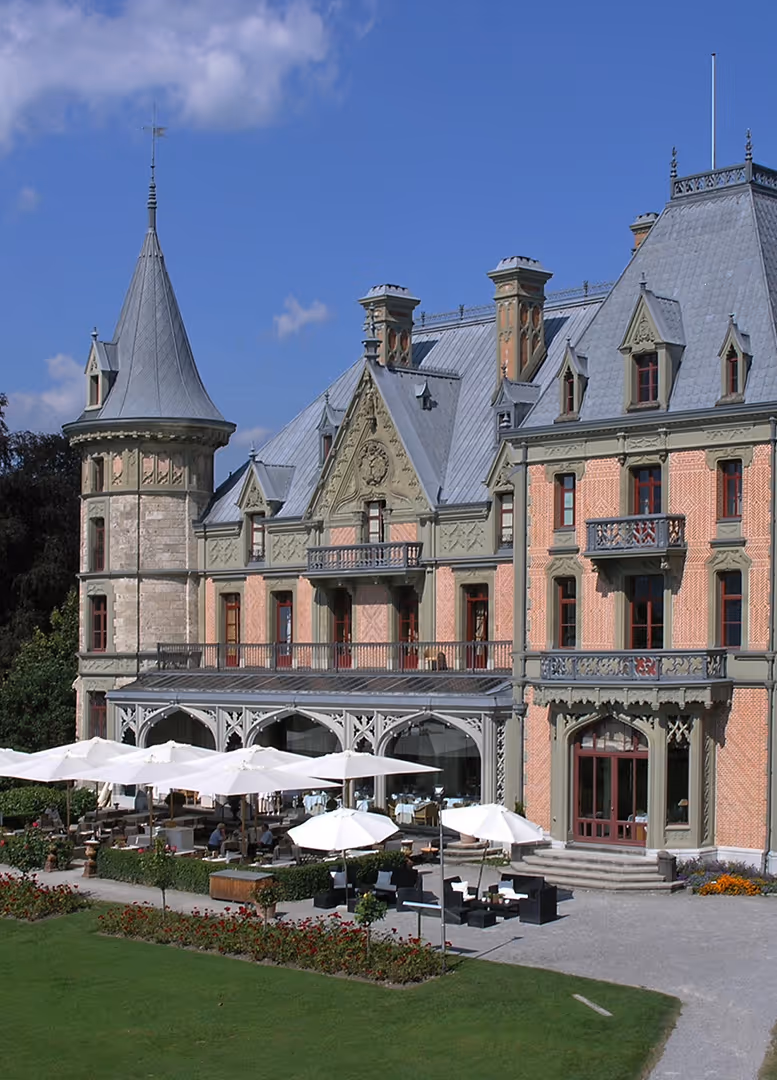 Schadau Castle with castle park