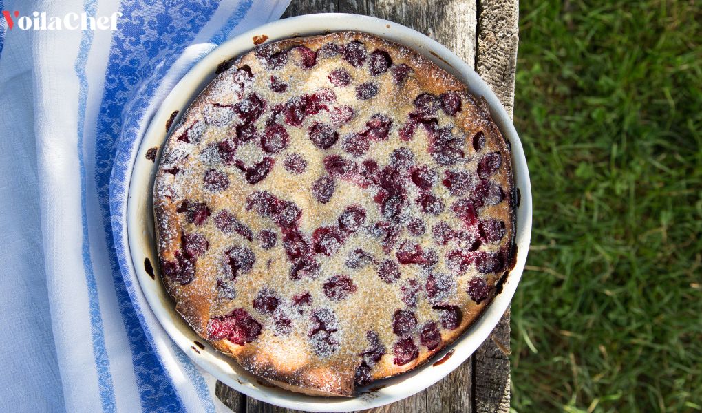 Flaky cherry tart with fresh cream