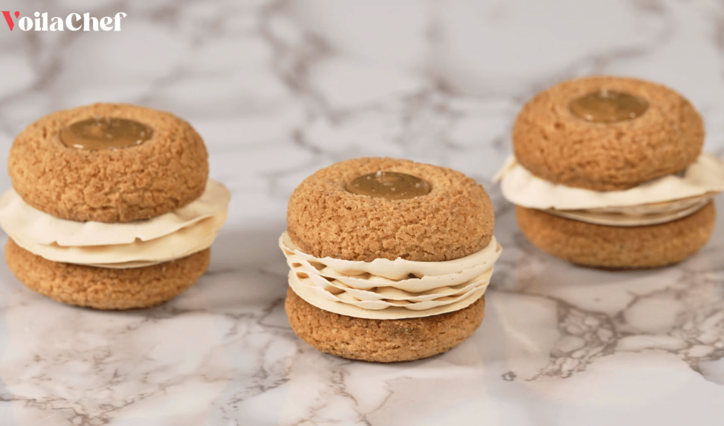 Exemple de choux réalisés avec pâte à choux, garnis de crème