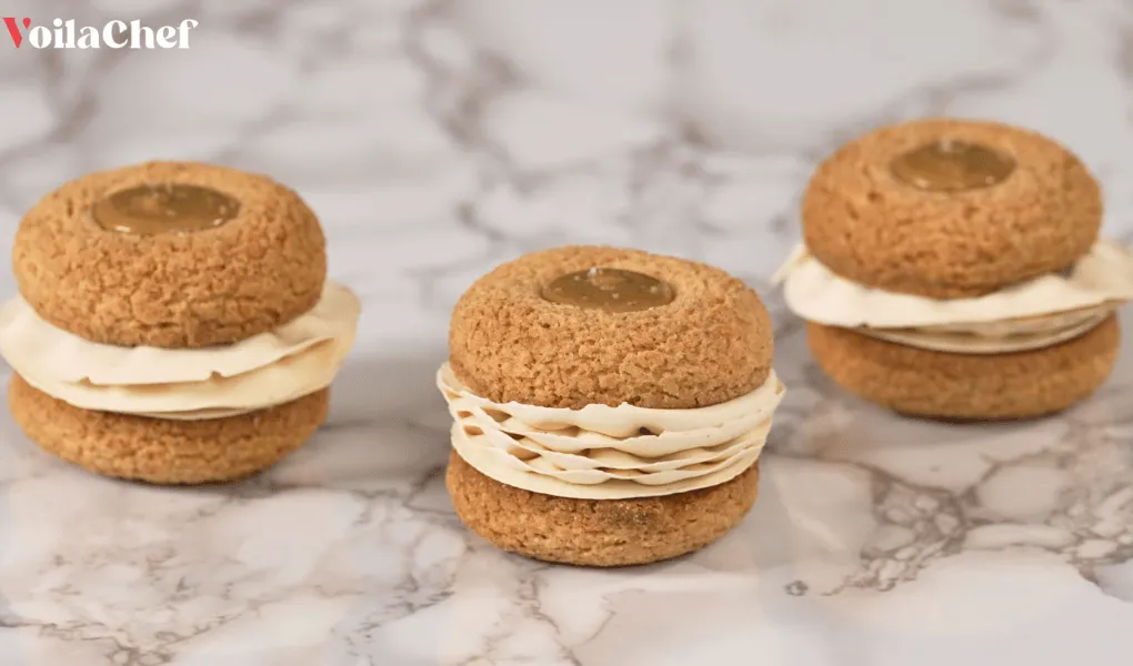 Exemple de choux réalisés avec pâte à choux, garnis de crème