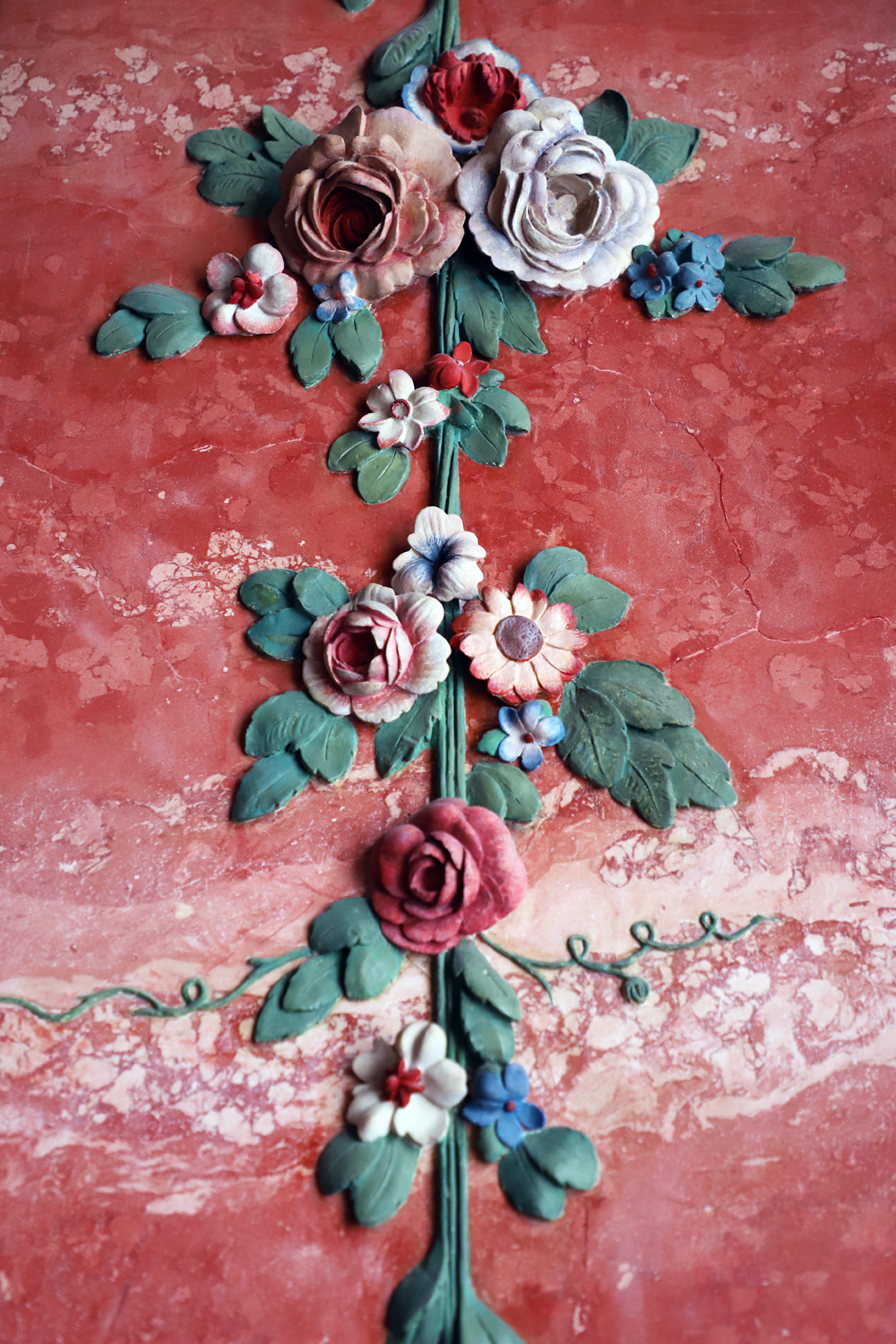 $*FLOWERS ON RED* Pilsrundāle, 2025