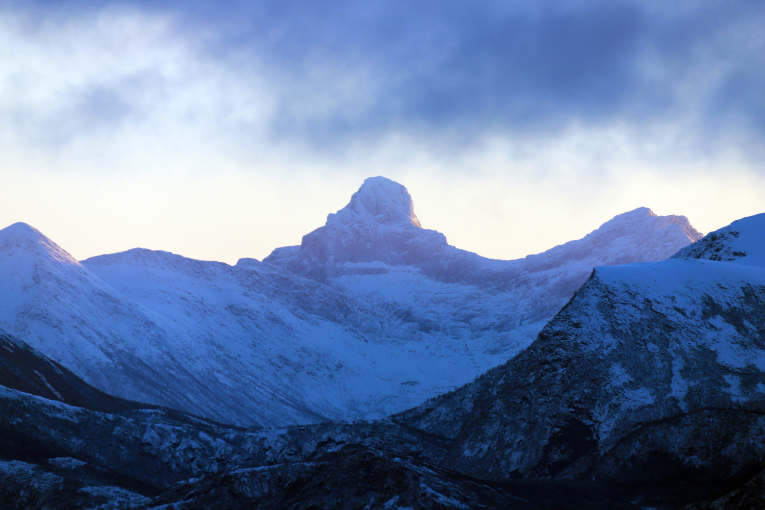 $*Valaskjálf* Vestfjorden, 2025