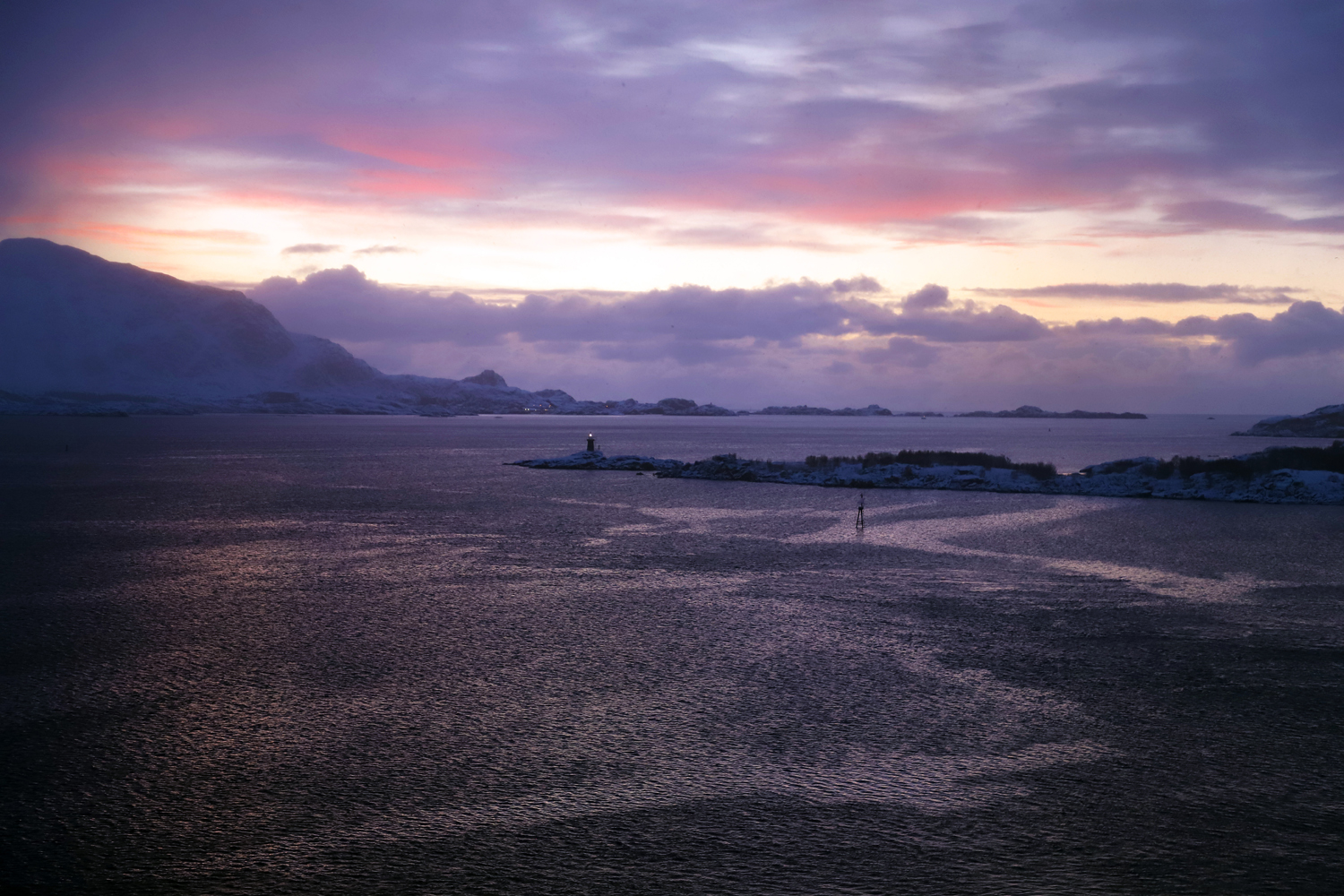 $*Pilot Light* Leknes, 2025