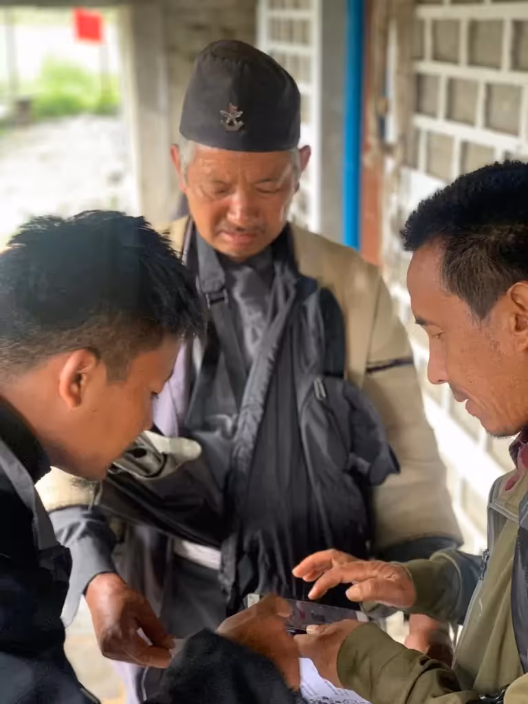 Nepalese boeren gebruiken de eerste versie van de app.