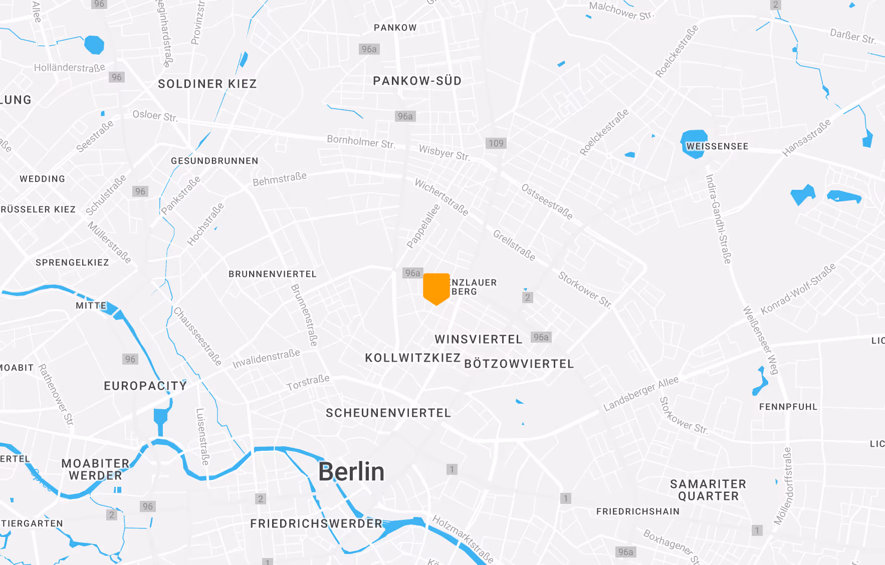 Karte von Berlin mit Stadtteilen wie Mitte, Pankow und Friedrichshain, mit einem orangefarbenen Marker in Prenzlauer Berg.