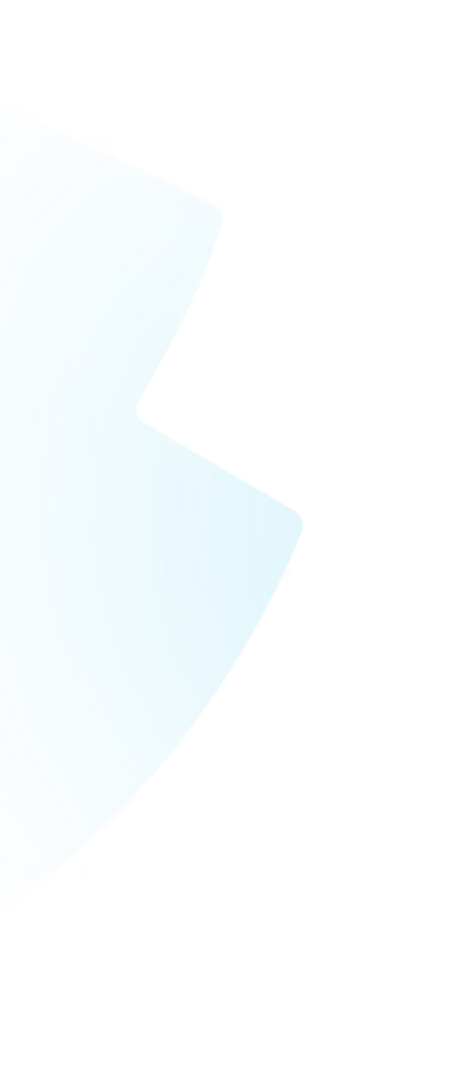 Blaues, halbkreisförmiges Objekt mit einer langgezogenen Aussparung auf schwarzem Hintergrund.