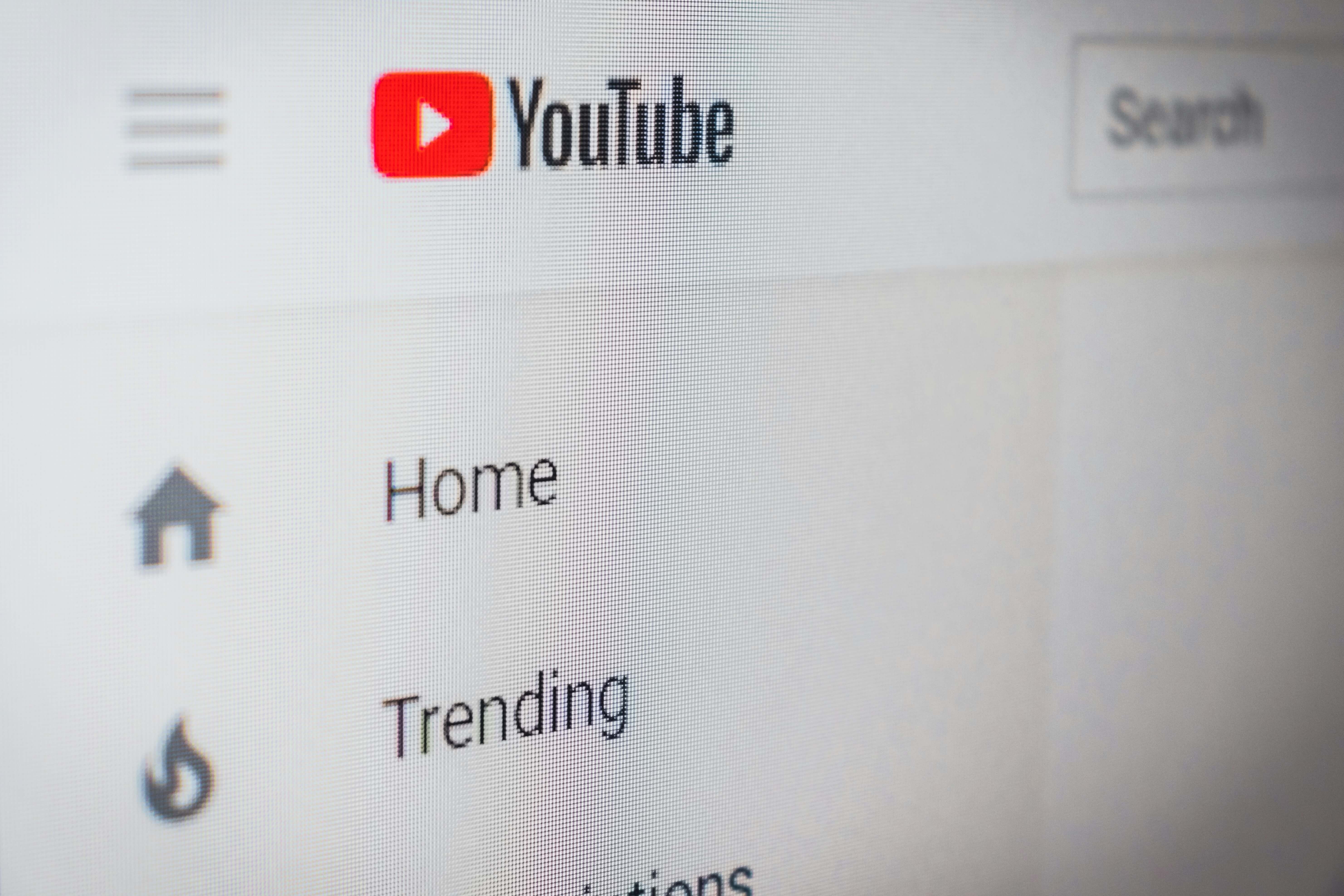 Impressum auf YouTube: Wann Pflicht & wie du deine Adresse schützt