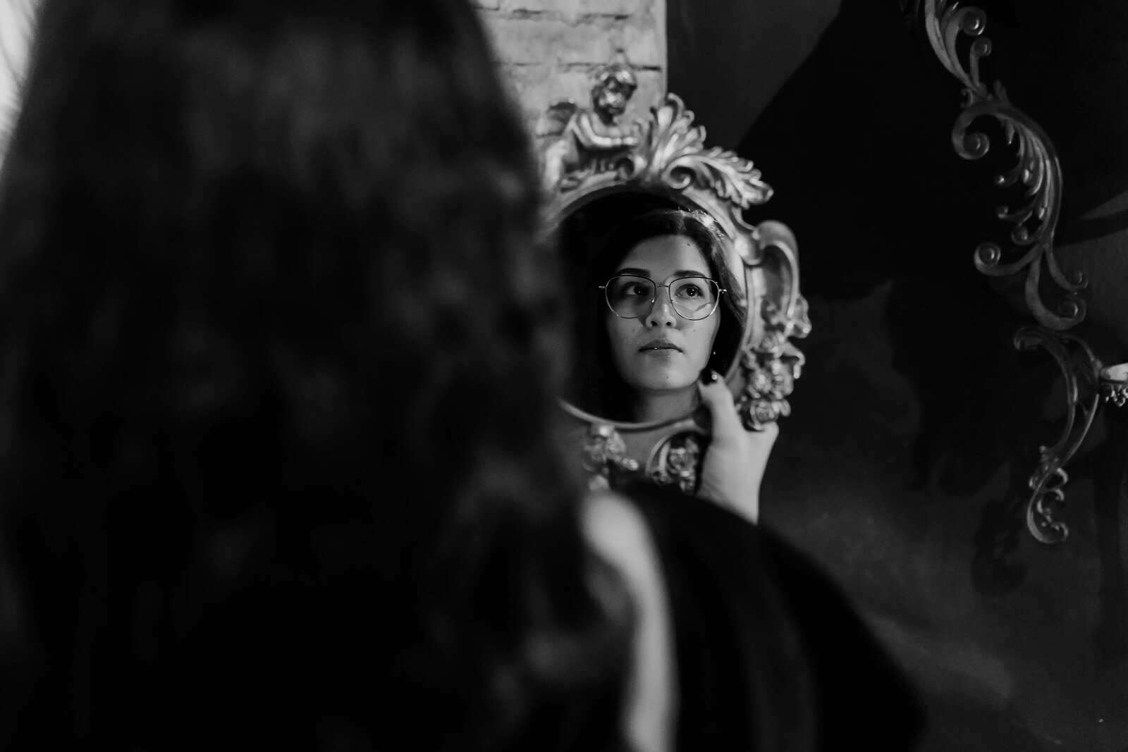 Virginia with the mirror
