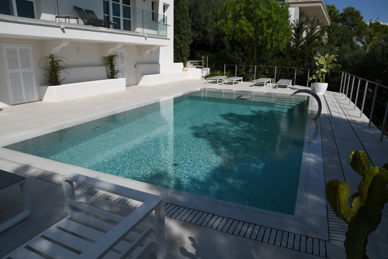 Mallorca Bauen Luxus Pool Sanierung Moscari Terrasse 1