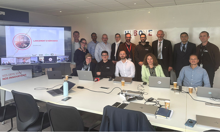 Une photo de tous les membres présents au lancement d'Aeroseed