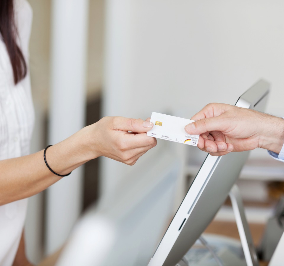 Was zahlt die Krankenkasse bei Implantaten?