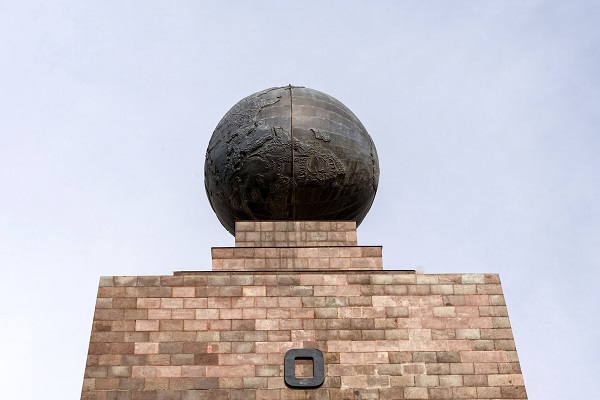 Middle Of the earth Monument