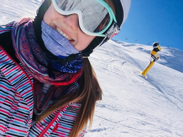 Elodie Skiing