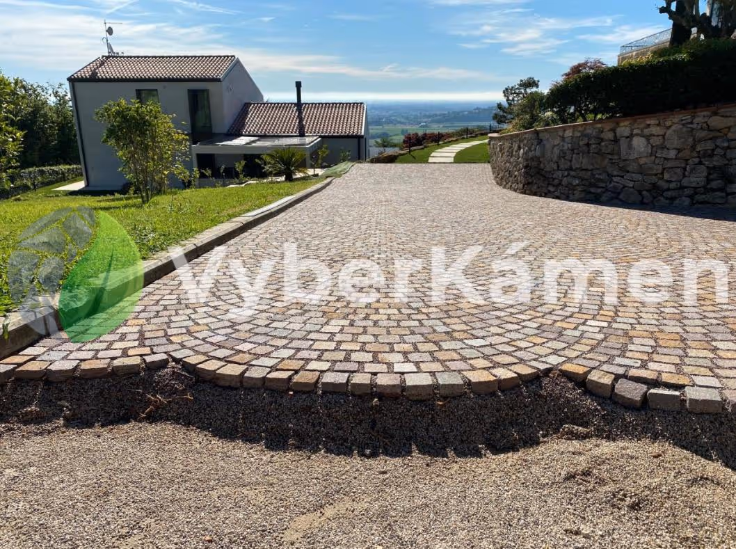 realizace, porfyrové kostky montované do vějíře
