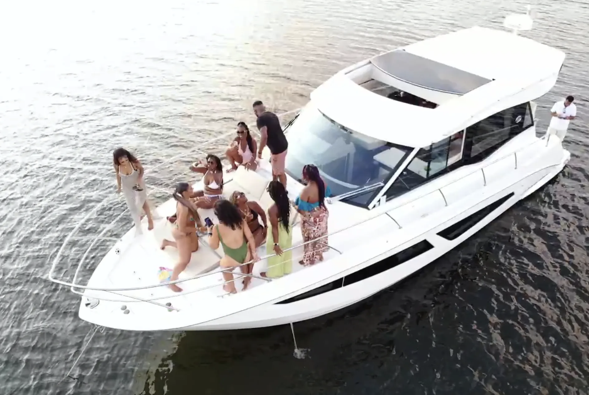 Luxury Nashville Yacht Party Cruises for Group Celebrations, Bachelorette Trips, and BYOB Lake Days