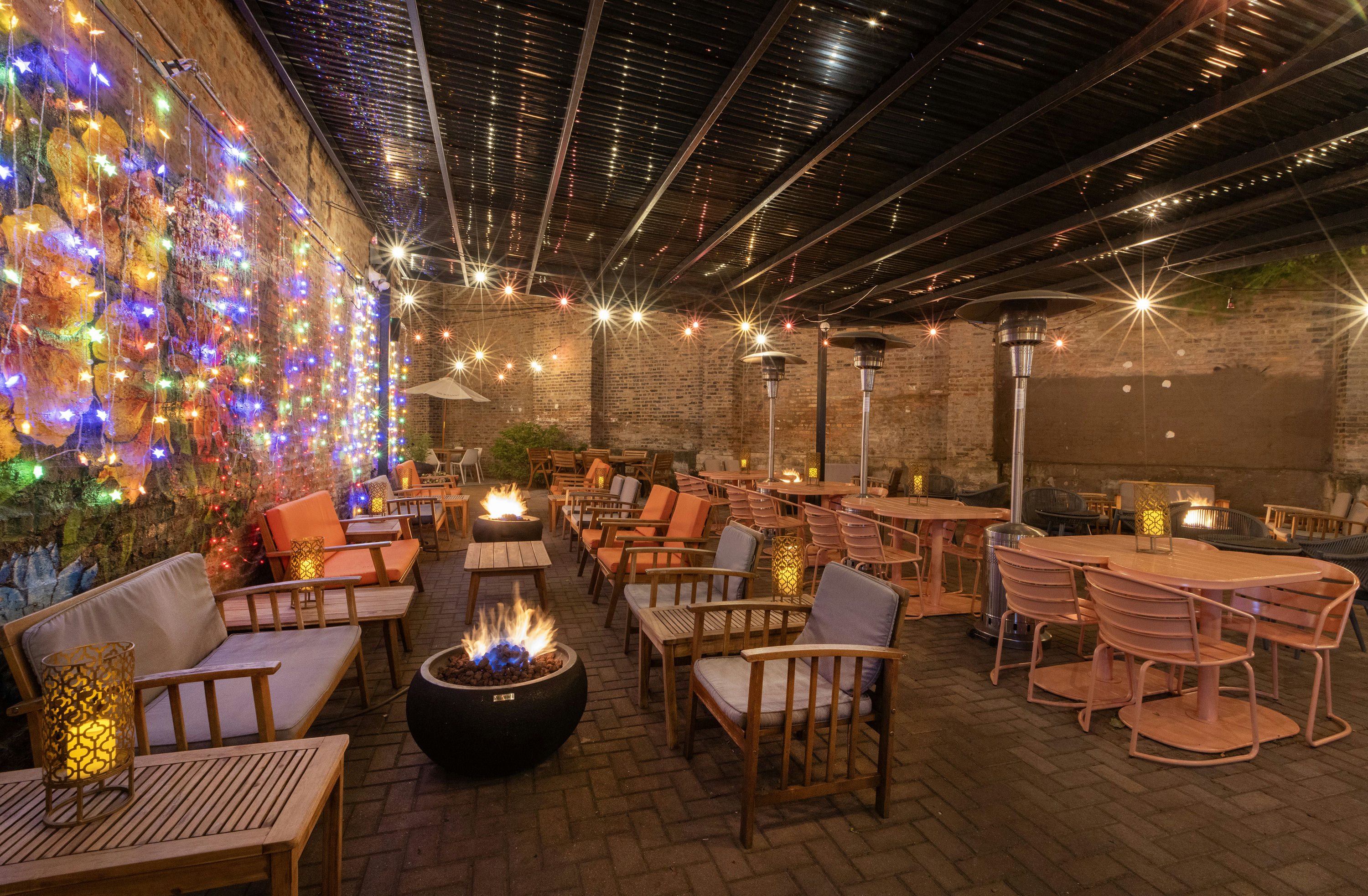 The Dandy Crown: Chicago's Laid-Back-Luxe Bar with Two Locations on Batch