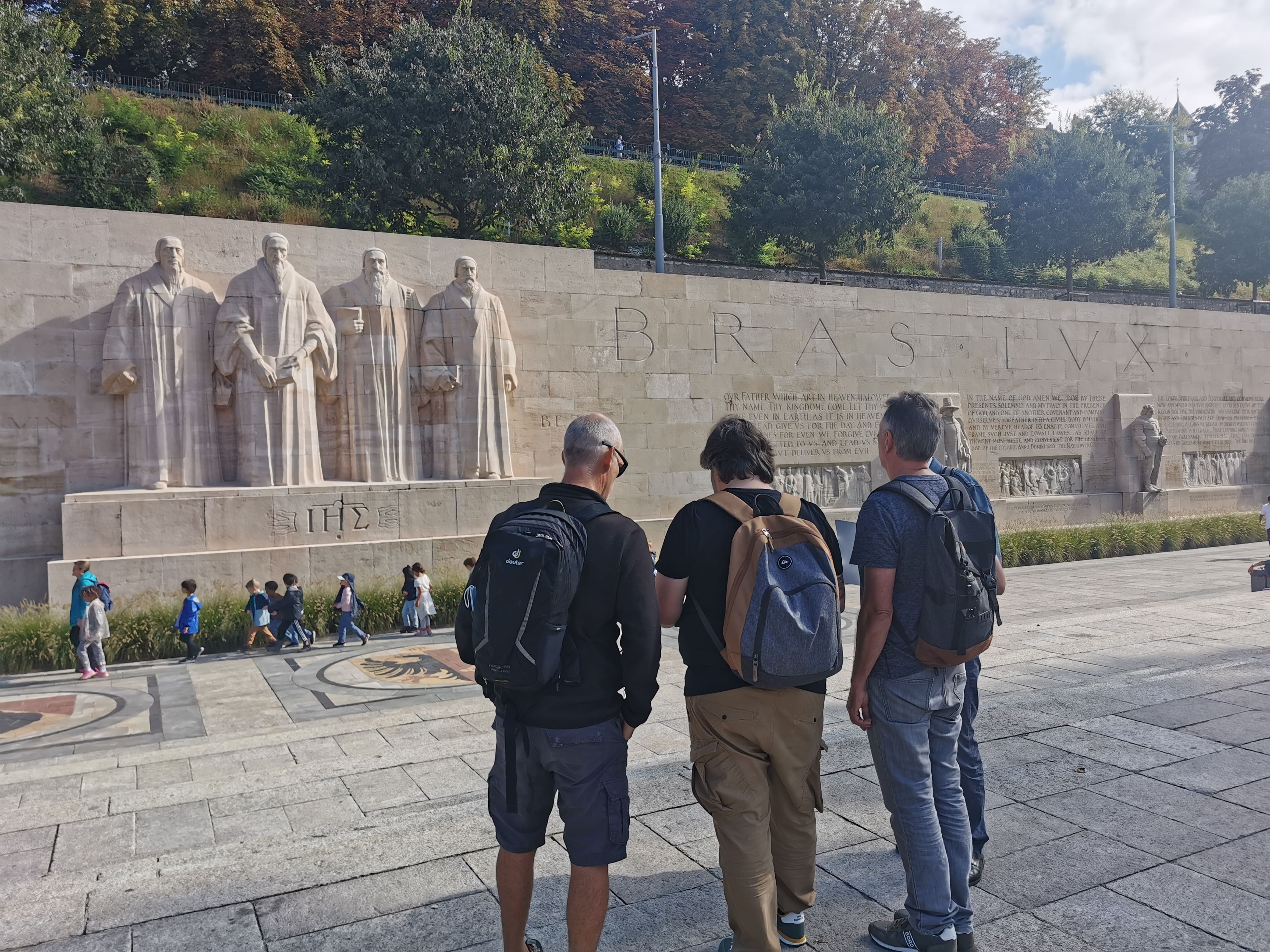 Équipe participant à un jeu de piste urbain à Genève lors d’un teambuilding