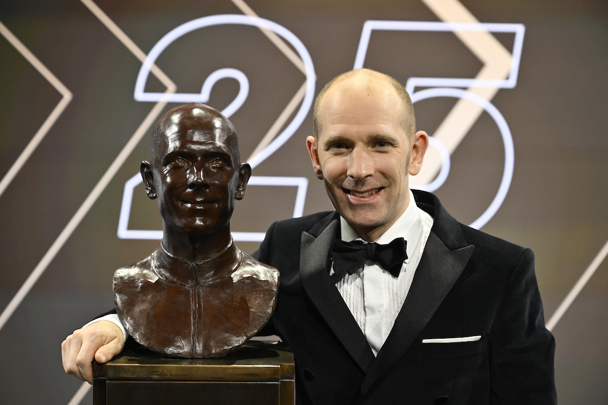 Michael Mørkøv ved siden af buste ved Sport 2025