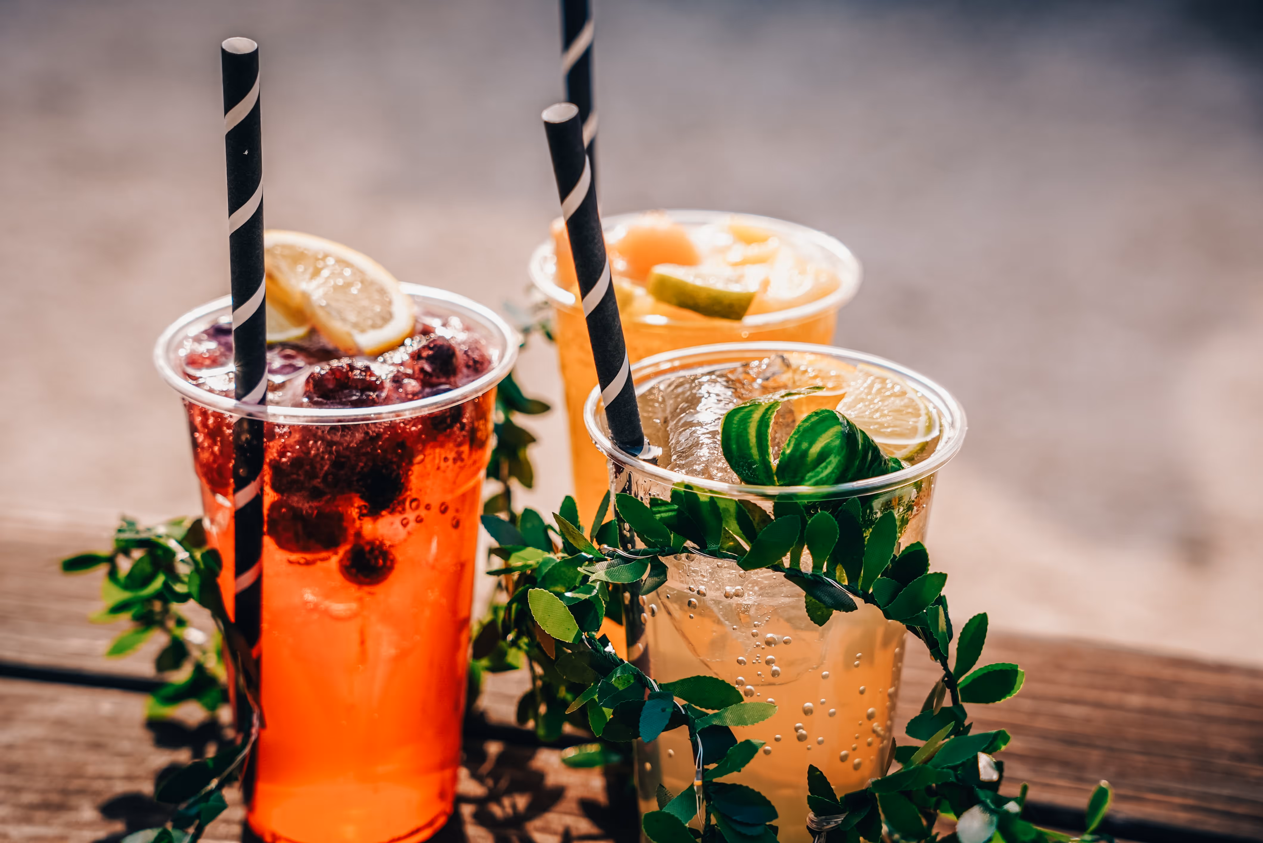 Hűsítő limonádé az esküvődön, saját design a repoháron