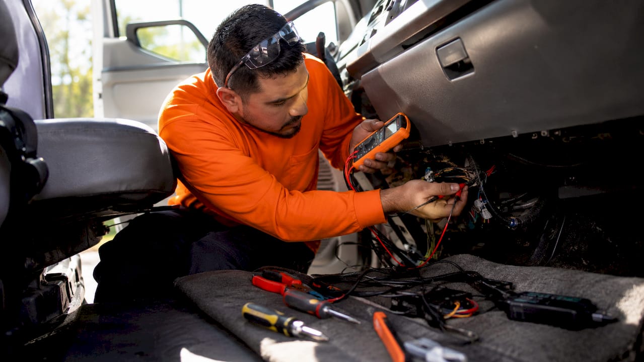 GPS Tracker Fleet Hardwiring Guide for Managers