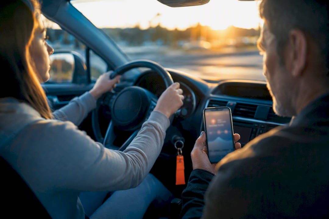 Rastreo de adolescentes al volante: qué funciona y qué no