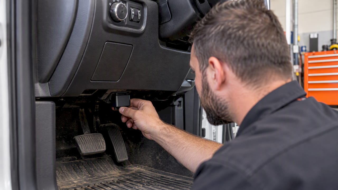 OBD Tracker Safety: Risks, Safe Use and Alternatives