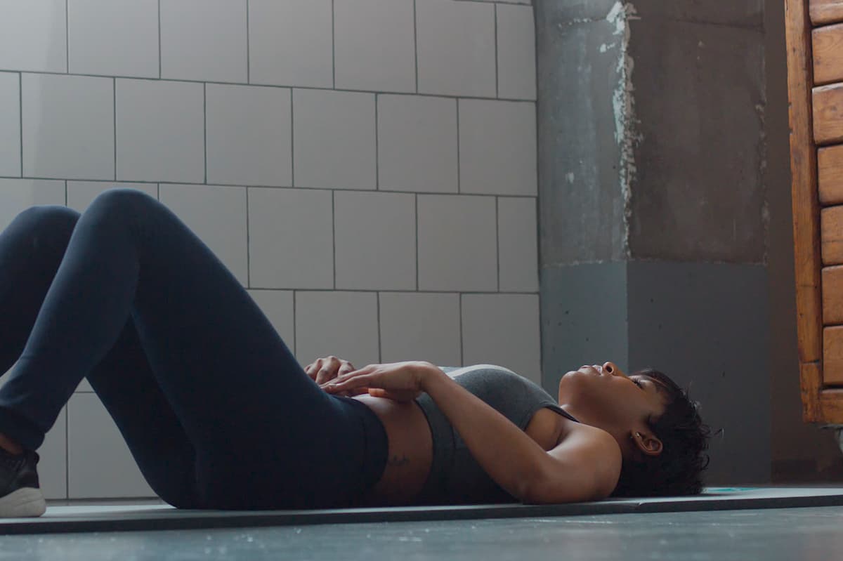 Whey protein causa gases? Dicas para consumir sem sentir desconforto