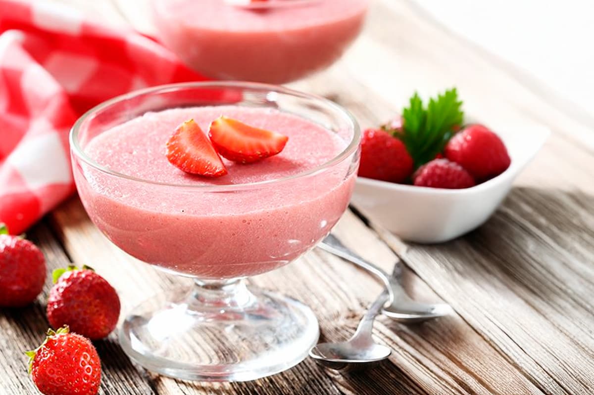 Receitas com whey protein de morango: 7 doces saudáveis e nutritivos