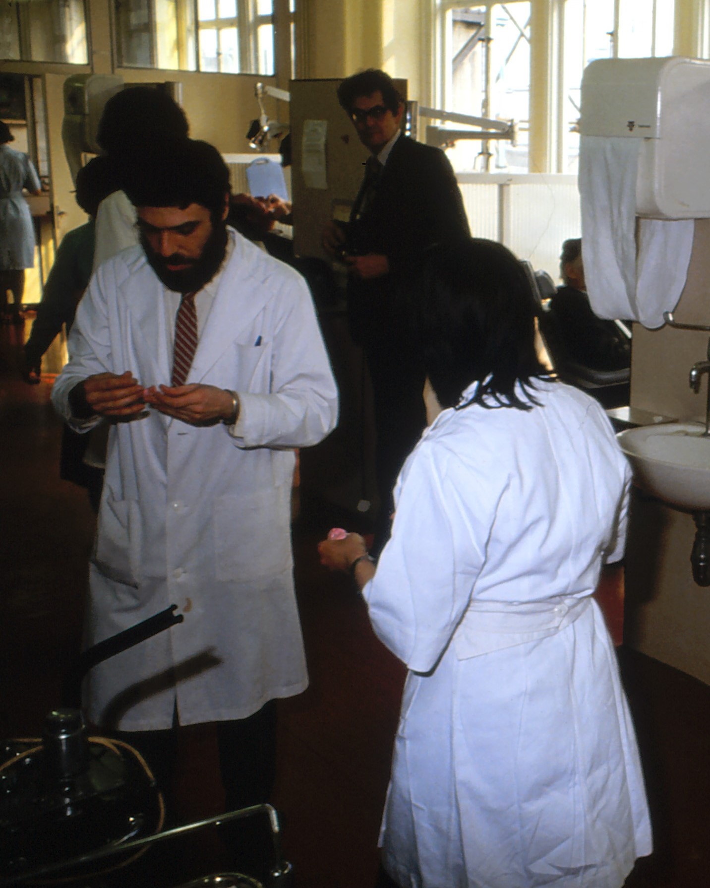 דר אמיר סרנת באנגליה