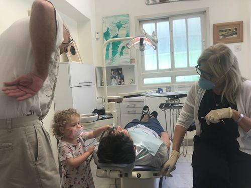 תמונה של טיפול משפחתי עם משפחת דר אמיר סרנת