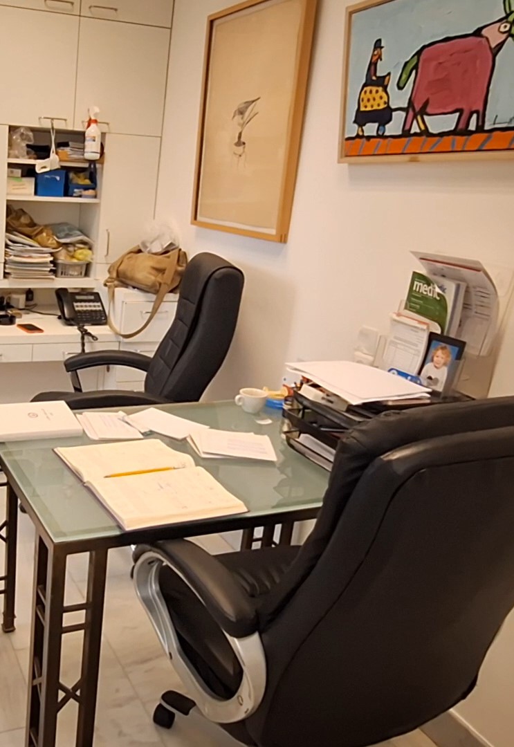 משרדו של דר אמיר סרנת