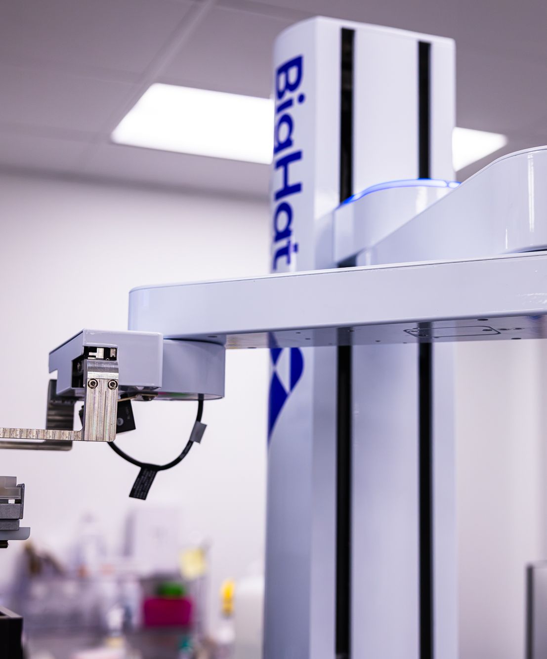 BigHat Biosciences robotic plate handler