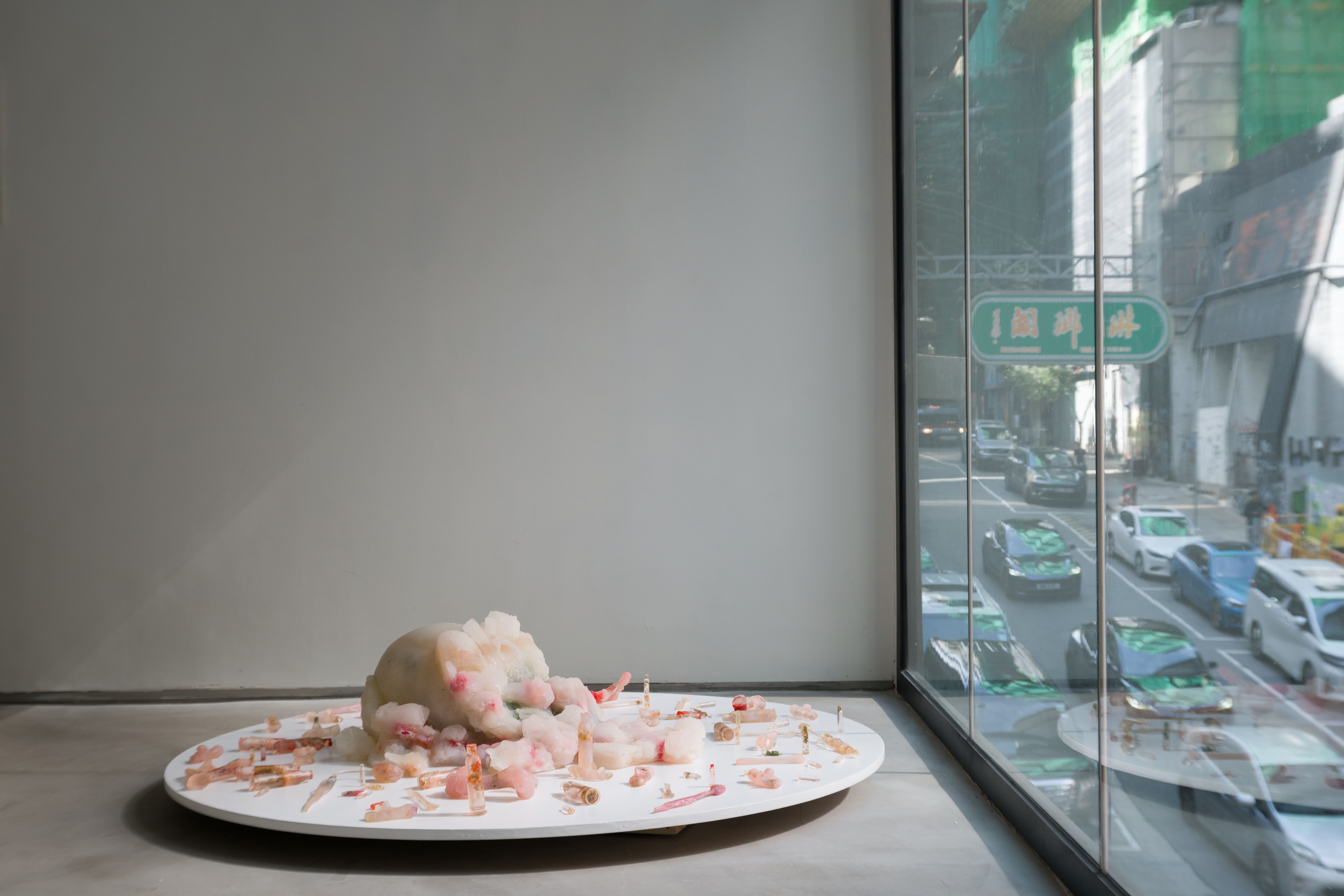 Галерея Double Q. Вигляд інсталяції. Фото: Нік Чу, 2025.